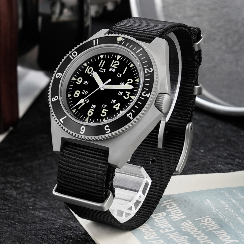Watchdives WD1972 montre à Qua - Jewelry Watch avis et prix